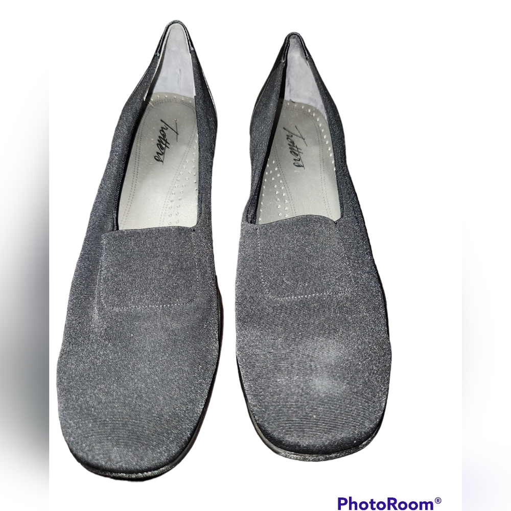Trotters Slip On Black Size 8M
